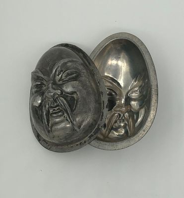 Металлическая винтажная форма для отливки фигурок из шоколада. Размер: 14,5х10см. Потертость 