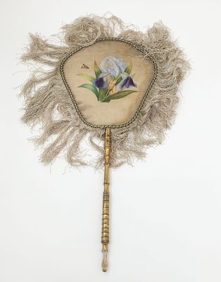 Япония. Веер. Шелк, ручная роспись. 1900г. Размер: 46х20см. Потеки, утрата золотого лака на ручке.