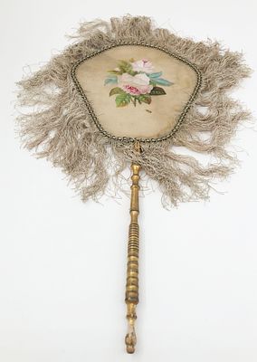 Япония. Веер. Шелк, ручная роспись. 1900г. Размер: 46х20см. Потеки, утрата золотого лака на ручке.