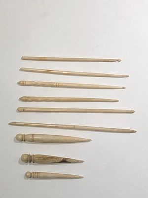 Набор для рукоделия (9шт.). XIX век. Слоновая кость. Длина: 6-14 см. Потемнение на одной из деталей.