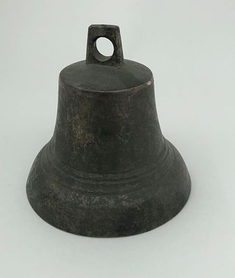 Колокол. Медь. Россия, XIXв. Размер: 11х10,5х4,5см. Язычок не родной.