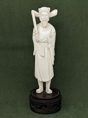 Фигурка на подставке "Воин". Косная масса. Высота: 15см., с подставкой: 18,5см.