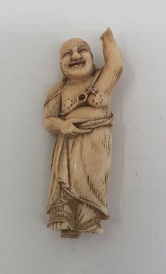 Фигурка буддийского архата (то есть того, кто своими заслугами достиг состояния совершенства и 