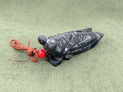 Китай. Оберег "Цикада". Камень (обсидиан?). Размер: 4,5х2см.
