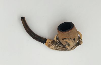 Трубка "Коготь". Первая половина 20 века. Мыльный камень, пластик. Длина: 12см. Небольшая 