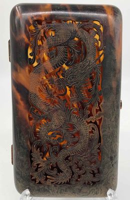 Портсигар из черепахи. Резной рисунок дракона. Вторая половина 20 века. Размер: 12х7х2см.. 