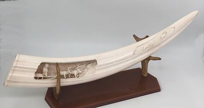 Композиция "Погонщик с оленями". Резьба по кости. Север, 20век. Моржовая кость, подставка 