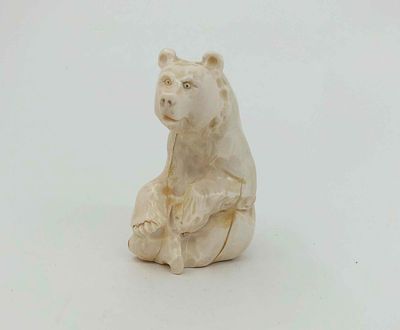 Фигура "Медведь". Размер: 7х3см.. Имеются трещины.