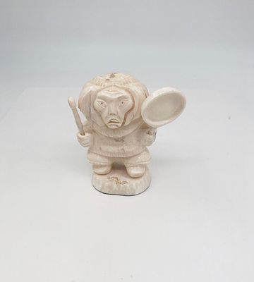Фигурка "Шаман". 50-е годы. Кость. Размер: 10х6,5см.