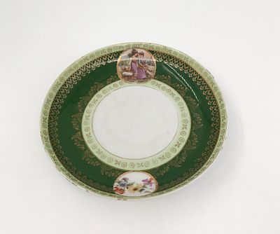 Фарфоровая тарелка "Жницы". Клеймо "Красный Фанфарист" село Грузино. Диаметр: 16,5см.