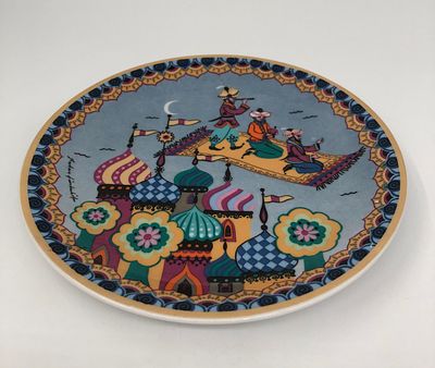 Фарфоровая декоративная тарелка с сюжетом из сказки. Souvenir from Austria . Schlogl-Vienna. 