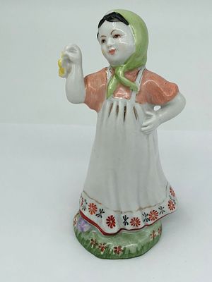 Фарфоровая статуэтка "Юная плясунья (Девочка с платочком)". СССР. ЛФЗ - Ломоносовский 