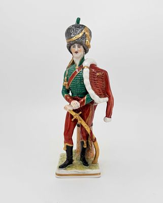 Статуэтка "Гусар" - Наполеоновские войны. Фарфор. Клеймо N с короной. Размер: 6,5x20,5см. 
