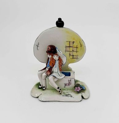 Миниатюрная вазочка - фигурка "Парочка у фонтана". Фарфор. Размер: 6,5x10x11,5см. (ш x дл x в). 