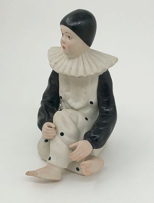 Фарфоровая фигура "Пьеро". Марка "M/S". Размер: 13,5х8см. Без реставрация.