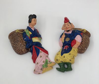 Парные настенные вазочки, ручная роспись. Гипс. Первая половина 20 века. Размер: 20,5х11,5см. 