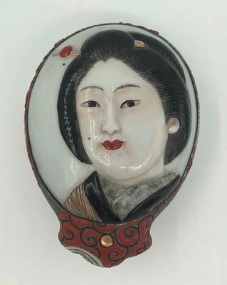 Япония. Фарфоровая шкатулка с лицом гейши. 1930-1940гг.. Размер: 16x12x6см.