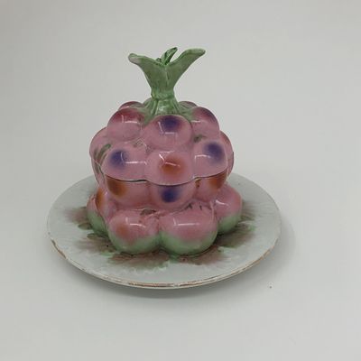 Фарфоровая джемница "Редиска". Нач. 20 века. Без клейма Кузнецов (?). Высота: 12,5см., диаметр: 