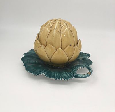 Фарфоровая маслёнка "Артишок". Высота: 13см., ширина: 18см.