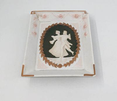 Декоративное панно "Танцующая пара". Бисквит. Размер: 15x12,5см. Небольшая утрата верхнего 