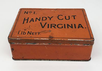 Жестяная коробка "Handy Cut Virgnia". №1. L.lb Nett. Размер: 5x15x11см. Небольшие потертости по 