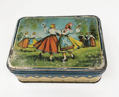 Жестяная коробка "NORMA". Ensv KRKM. Размер: 19х13,5х7см. Потертости краски.