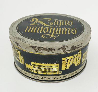 Жестяная коробка "Рижская смесь". Карамель. ГОСТ -5 124-69. Сделано в СССР. Размер: 13х6,5см. 