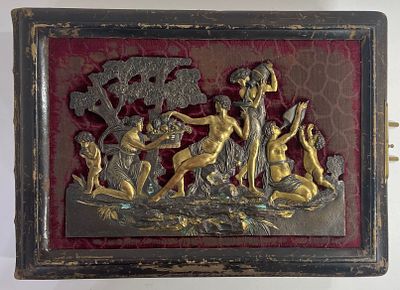 Большой формат. Альбом для фотографий в цельнокожаном переплете украшенный античным сюжетом на 