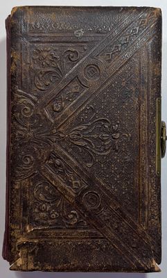 Фотоальбом, цельнокожаный переплет с тиснением. Нач. 20 века. 15 л. (на 37 фото.). Размер 