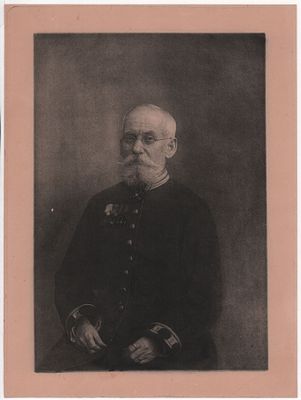 Фототипия "Гвардеец". Перечисление знаков: 1) Орден Святого Владимира 4 ст.; 2) Орден Святой 