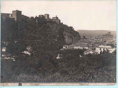 Фотография "Гранада-Альгамбра и Сьерра Невада из Сан-Мигеля-эль -Бахо". Фотогр. Линарес. 