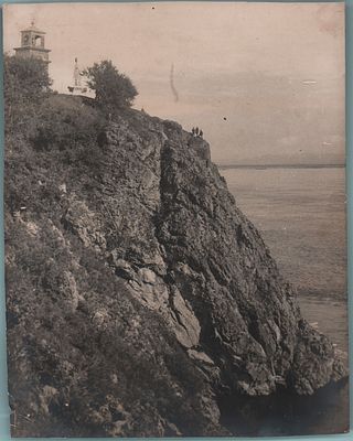 Фотография "Скалы". Размер: 26,5х20,5см. Следы от клея на оборотной стороне, надрывы по краям.