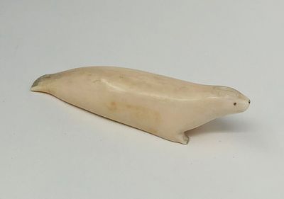 Фигурка из кости моржа. 1954г.. Размер: 11,5х3см.