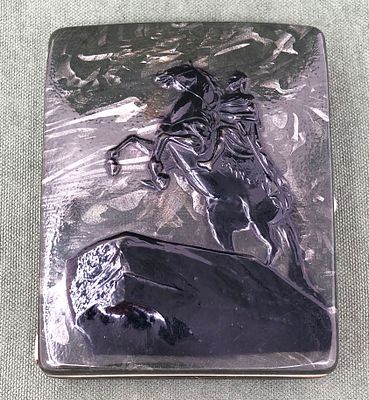 Портсигар. Карболит-целлулоид. 1948г. Дарственная надпись на задней крышке: "Н.Д. Глоба от 