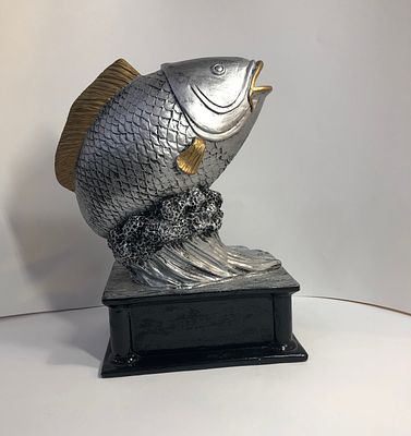 Фигура "Рыба на волне (подставке)". Дерево, ручная раскраска. Конец XXв. Тяжелая (вес: ). 