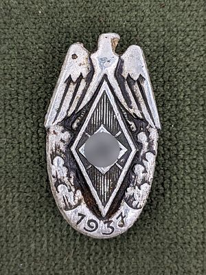 Спортивный знак "Гитлерюгенд". 1937г. Третий Рейх. На оборотной стороне выбито "Fechler 