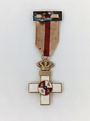 Испания. Знак военных заслуг 1936г. Размер: 4x6см; размер ленты 3,8x5,8см.