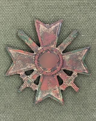 Крест "За военные заслуги" 2-й степени (с мечами). 1939г. Третий Рейх. Бронза. Награда была 