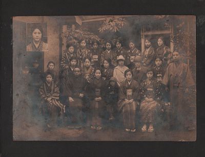 Фотоальбом "Япония". 105 фото. Первая половина 20 века. Размер альбома: 26х18см., фото: 4х3см. 
