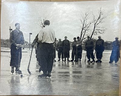 Фотография. Хоккей на льду. коньки. 50-е гг. 10х12,5см. Нл-15