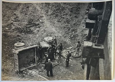 Редкое фото. 1930-е гг. Москва. Авария на дороге.Автомобиль размер фото 24х18см. У-24