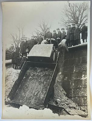 Редкое фото. 1930-е гг. Москва. Авария на дороге.Автомобиль размер фото 24х18см. У-24