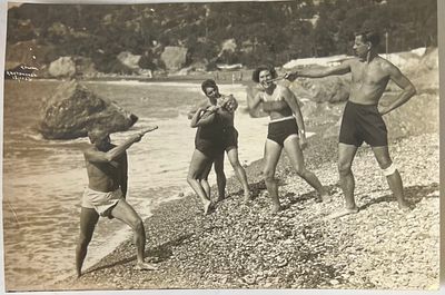 Фотография. Группа спортсменом на тренировке и отдыхе. Крым. 1937г. 9,5х13,5см П-05