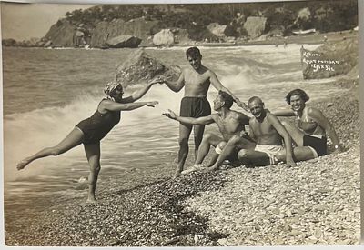 Фотография. Группа спортсменом на тренировке и отдыхе. Крым. 1937г. 9,5х13,5см П-05