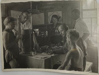 Фотография. Исследование влияния на здоровье ребенка различных аттракционов. 30-е гг. 9х12см. Нл-30