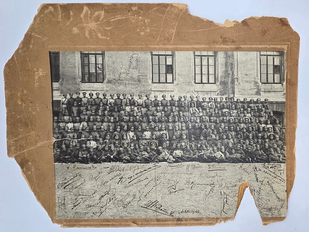 Фотография. 3-я Московская школа прапорщиков. Выпуск 1914-1915 г. с автографами выпускников. 