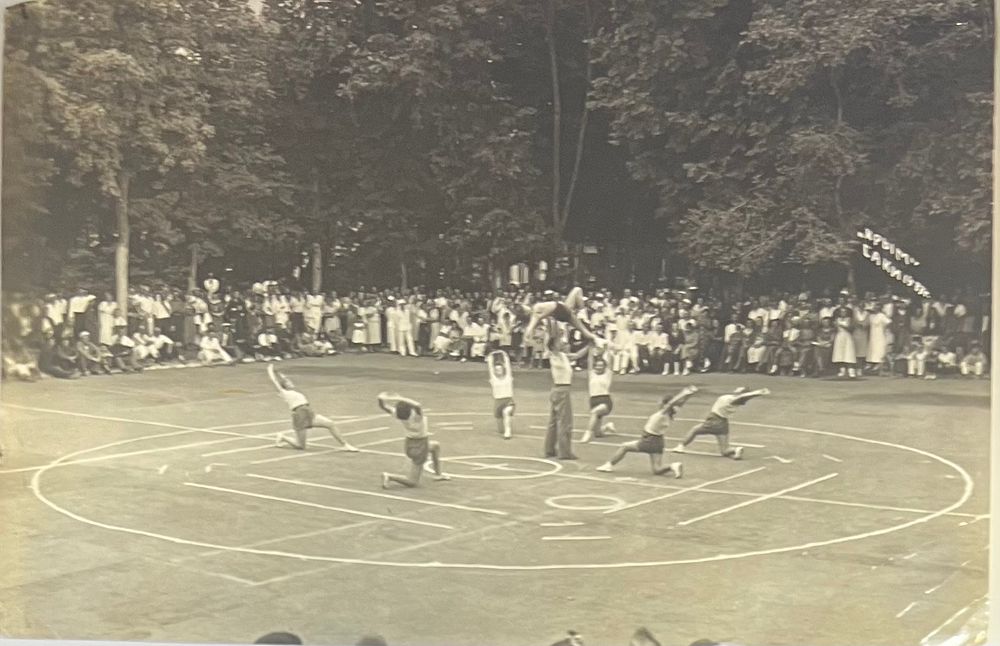 Фотография. Спортивные выступления. Акробатика. "Крым" Саки. 1937г. 11х17см. П-008