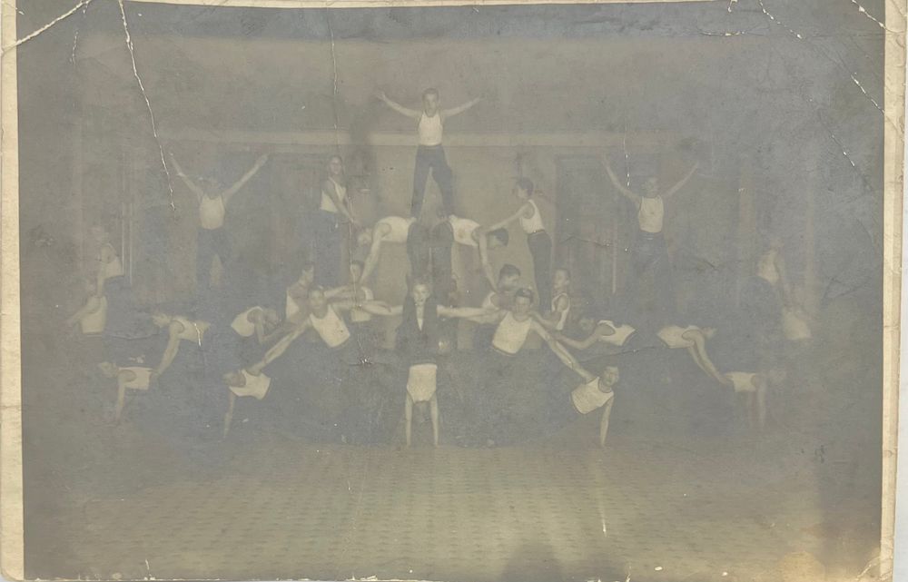 Фотография. Спорт. "Пирамида" Акробатика.20-30-е гг. 12х18см. П-008