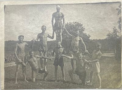 Фотография. Спорт. Пирамида. 30-е гг. 8,7х12 П-01к