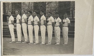 Фотография. г. Баку. Спорт. Гимнасты. На футболках красная звезда. Студенты. 30-е гг. 8х13,5см.